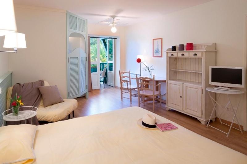 Le Domaine Du Levant Hotell Cambo-les-Bains Exteriör bild